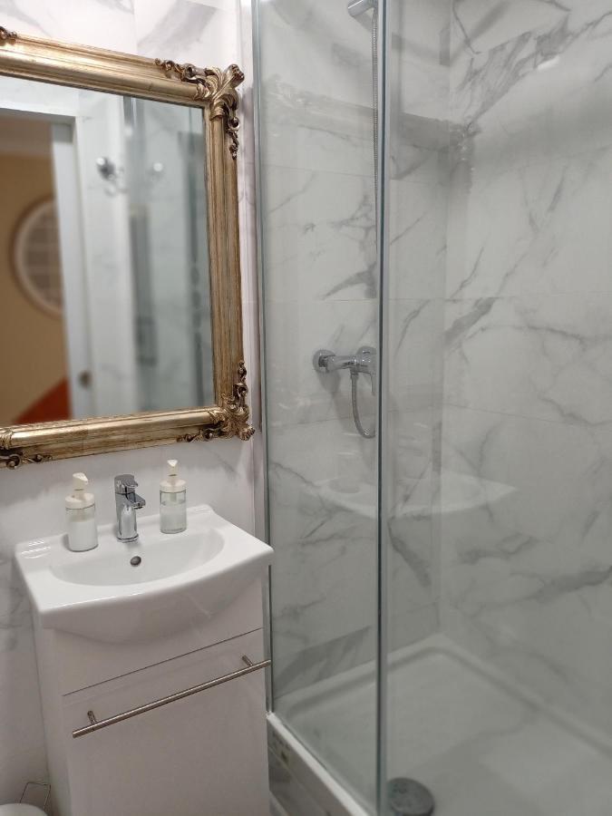 فندق Casa De Huespedes Vecinodecerbantes الكالا ذي إِناريس المظهر الخارجي الصورة
