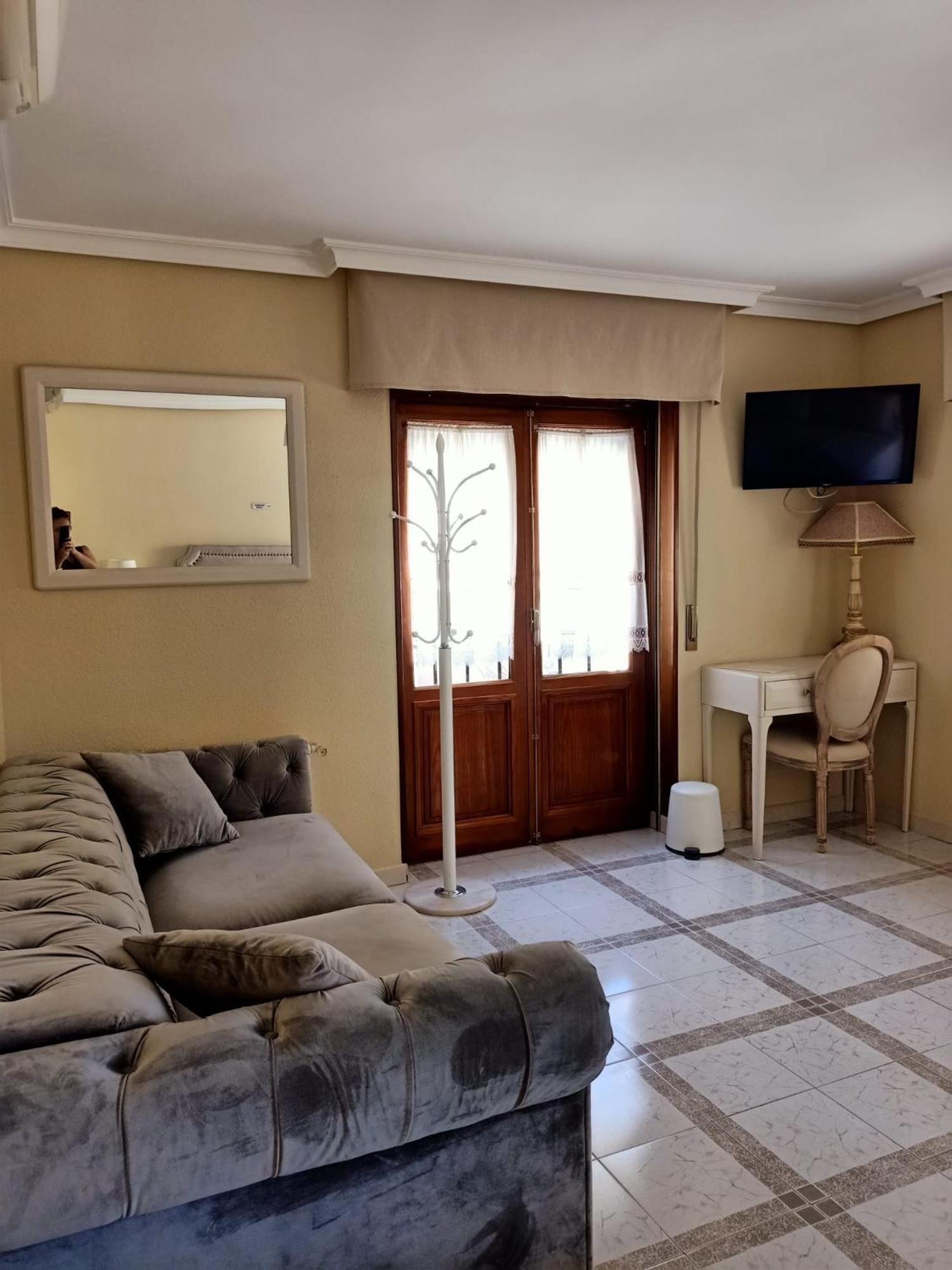 فندق Casa De Huespedes Vecinodecerbantes الكالا ذي إِناريس المظهر الخارجي الصورة